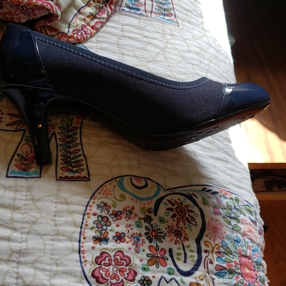 Heels - Picture 3 of 3